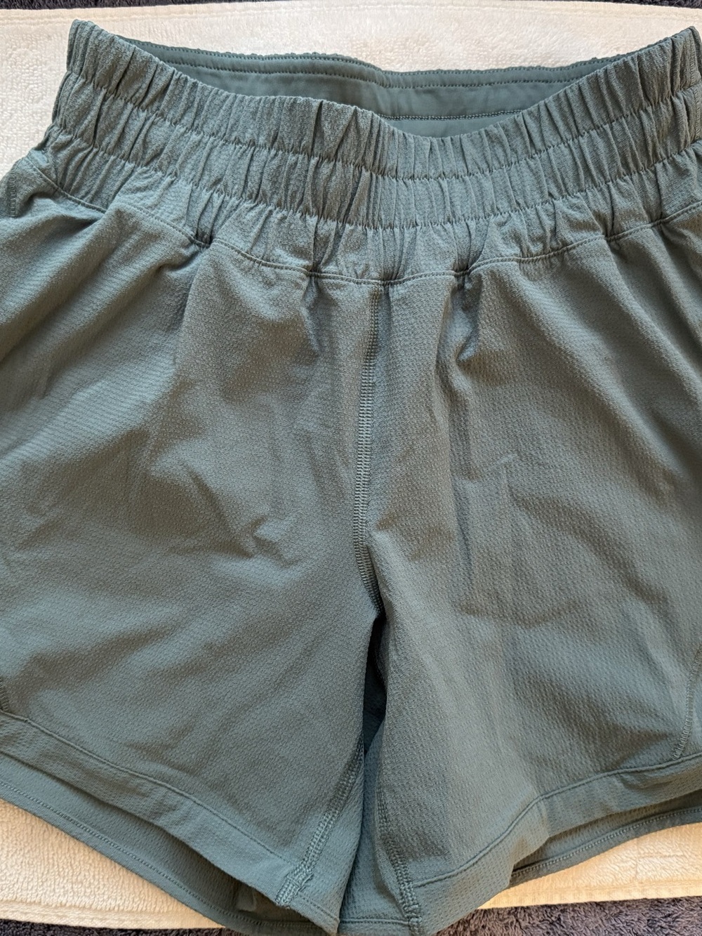 lululemon Shorts - Green (Size 4)